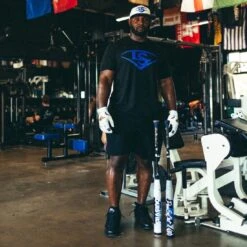 2023 Louisville Slugger Everett Williams 2.0 12" USSSA Slowpitch Softball Bat: WBL2738010 -EASTON Shop 2023 Louisville Slugger Everett Williams Pass Em Out Slowpitch Softball bat Lifestyle 3