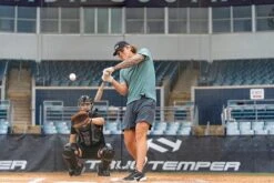 True Temper Dynamic (-3) BBCOR Baseball Bat: BB23DYNAMICB3 -EASTON Shop True Temper Dynamic BBCOR Baseball Bat BB23DYNAMIC lifestyle4